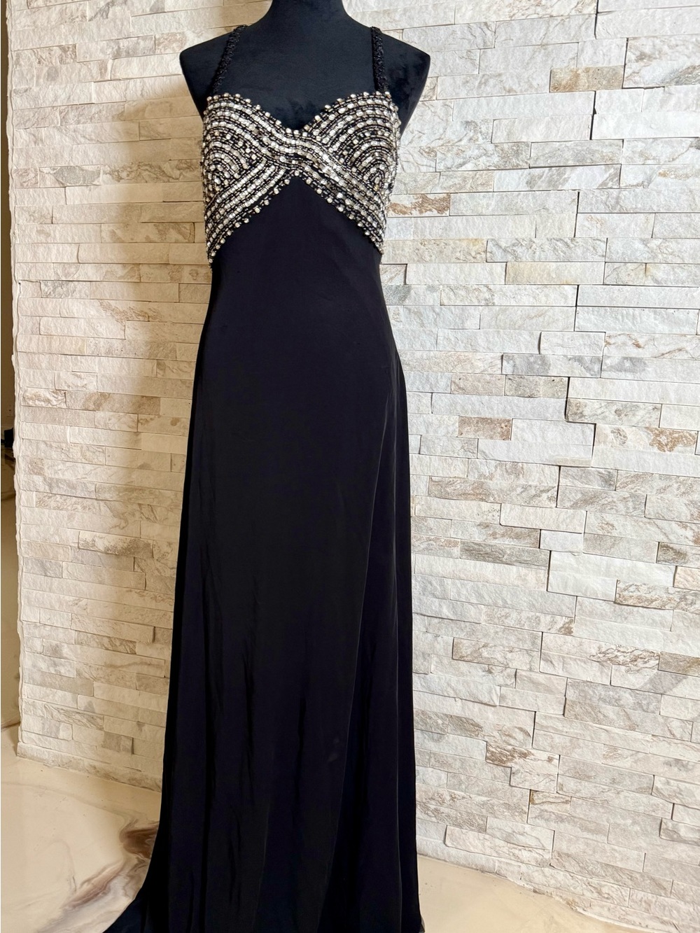 Elegant Black Beaded Prom Dress with Crystal-Effect Bodice Janine